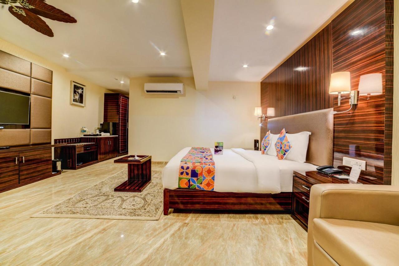 Fabhotel Prime Sarala Crown With Pool - Nr Calangute Beach Bagian luar foto