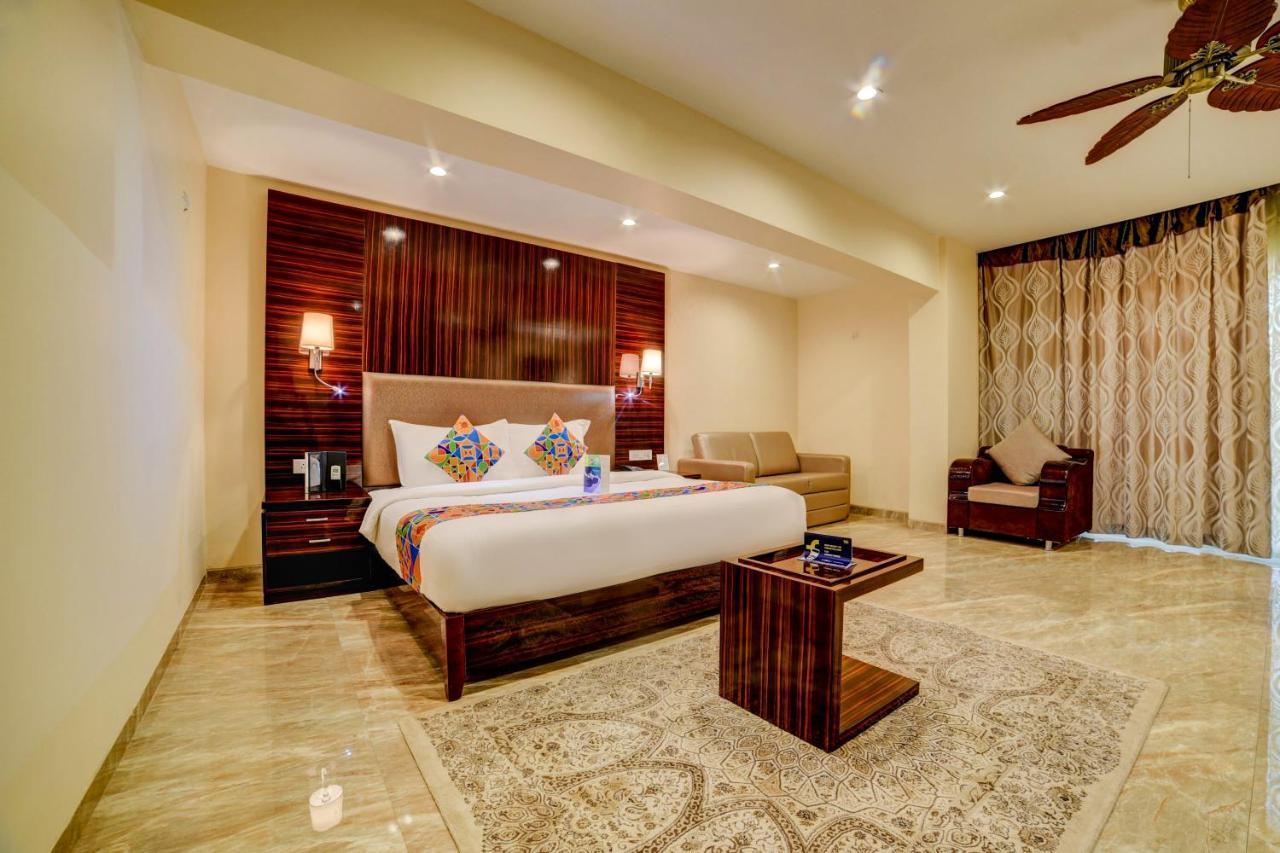 Fabhotel Prime Sarala Crown With Pool - Nr Calangute Beach Bagian luar foto
