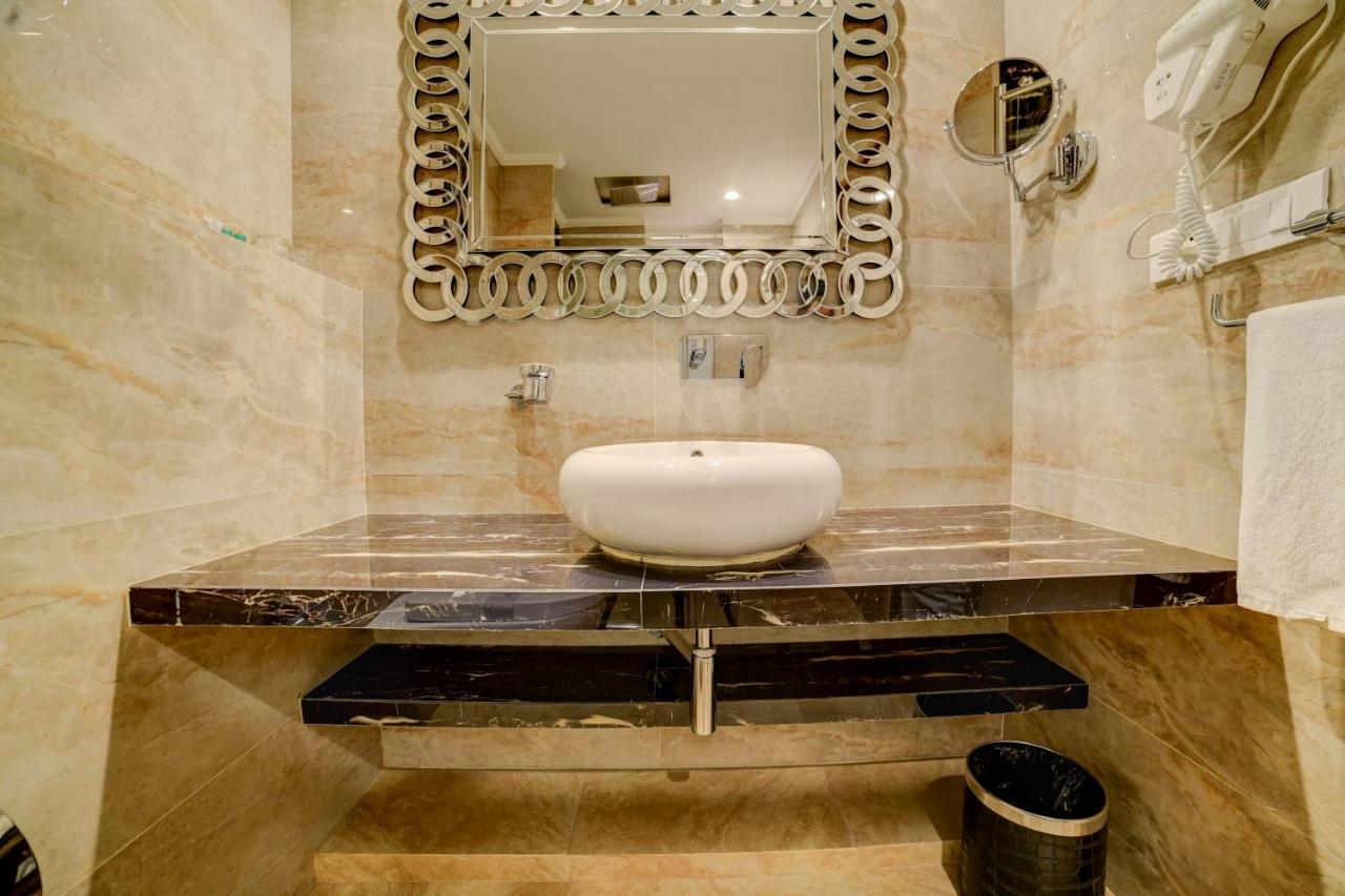 Fabhotel Prime Sarala Crown With Pool - Nr Calangute Beach Bagian luar foto