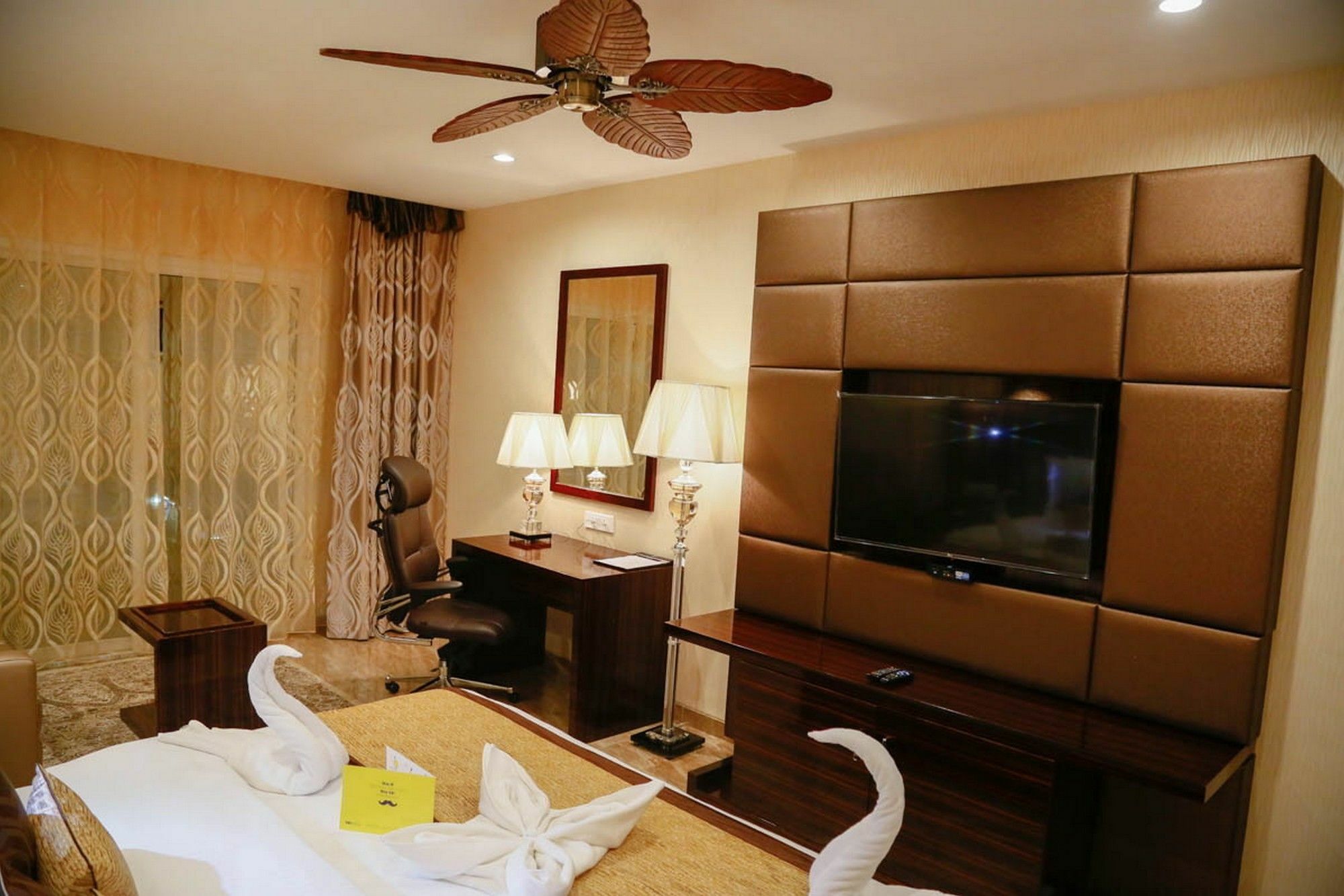 Fabhotel Prime Sarala Crown With Pool - Nr Calangute Beach Bagian luar foto