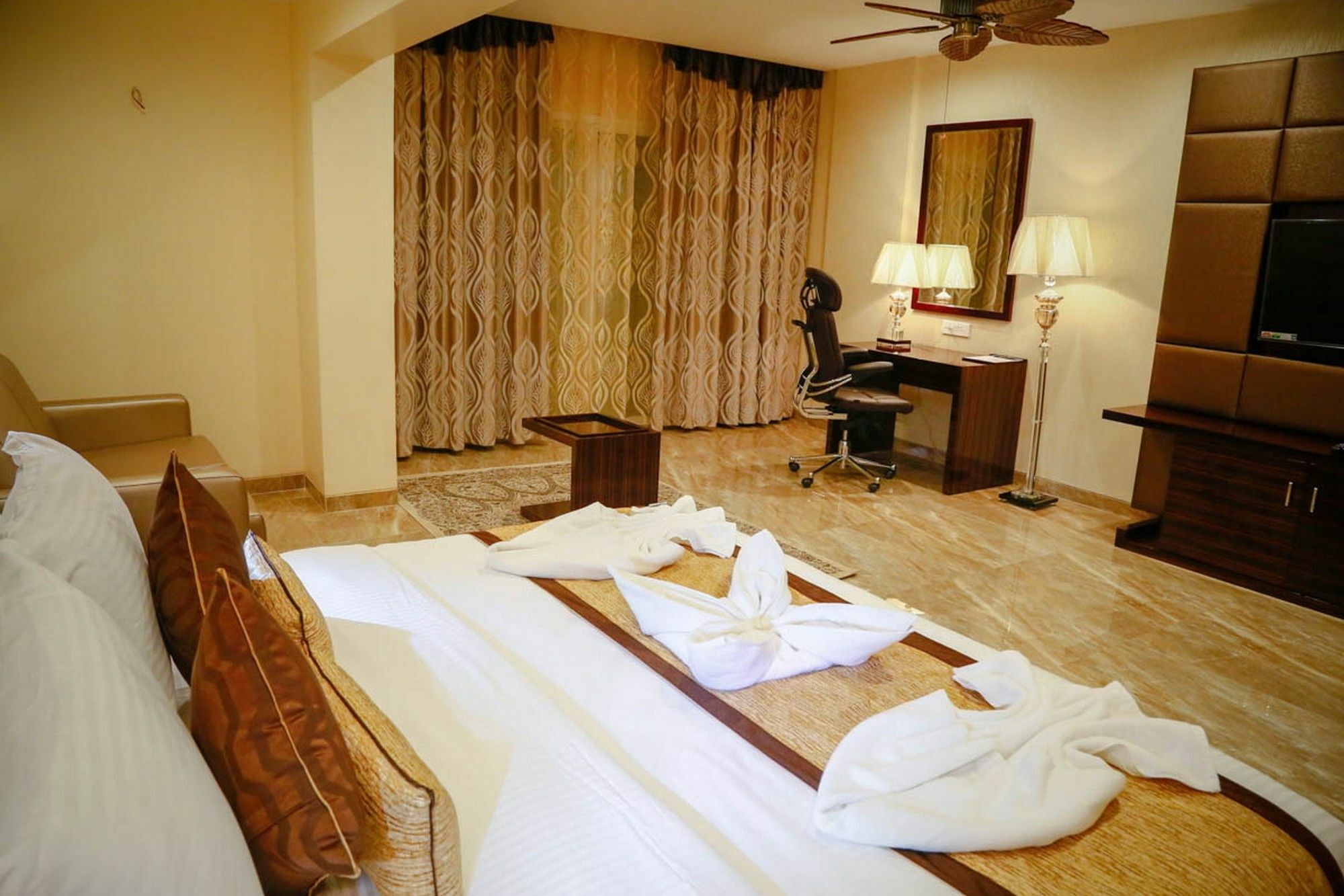 Fabhotel Prime Sarala Crown With Pool - Nr Calangute Beach Bagian luar foto